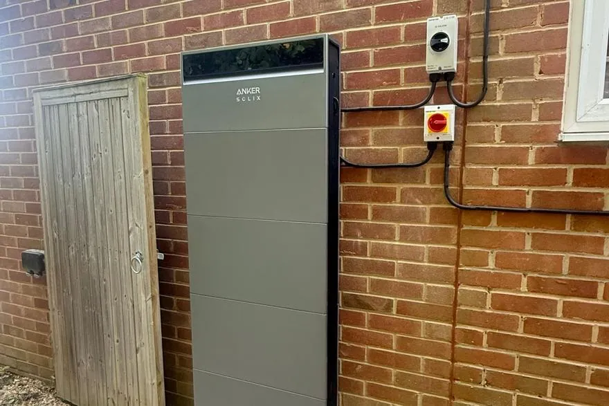 Anker SOLIX battery installed on a dedicated base with AC and DC isolation on the wall alongside
